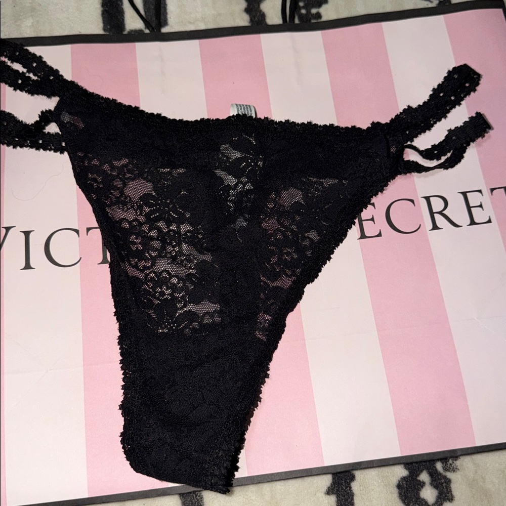 Strappy Black Lace Thong - Picture 4 of 6